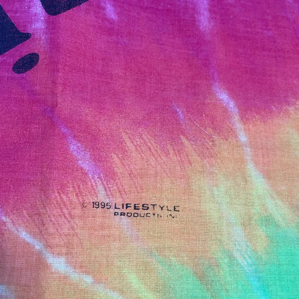 90s The Grateful Dead tie dye wall tapestry hanging poster band tee 1995 shirt